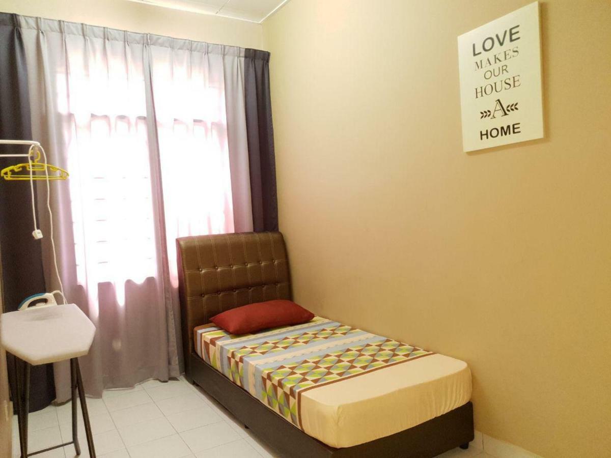 Lindanazri Homestay Mitc Melaka Malacca Exterior foto