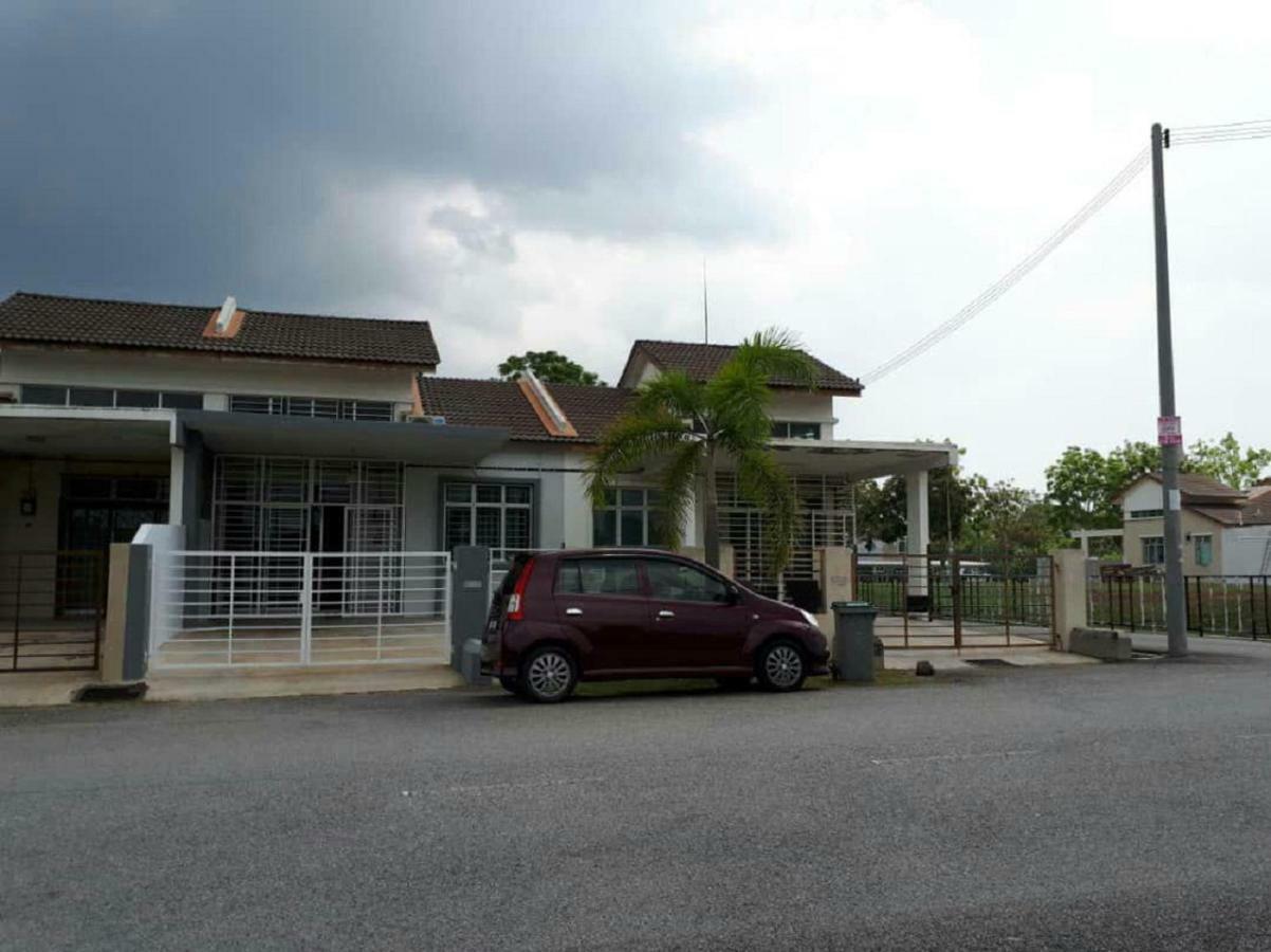 Lindanazri Homestay Mitc Melaka Malacca Exterior foto